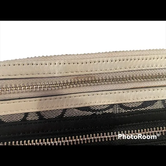 Black/Grey Coach Wristlet - Picture 4 of 4